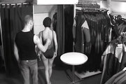Voyeur: baise au magasin